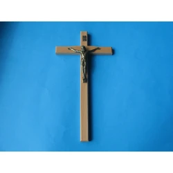 Krzyż drewniany  jasny brąz na ścianę 27 cm